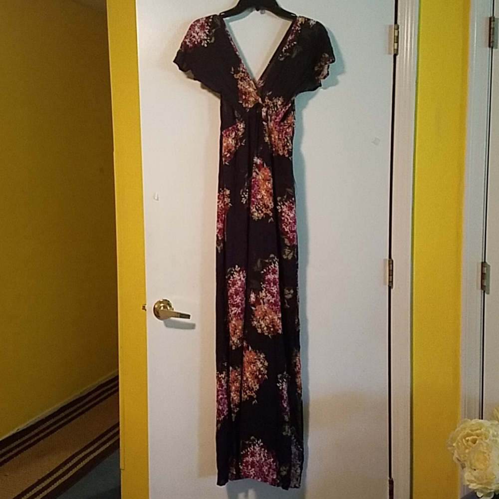 Ladies long dress. New never worn. Tags